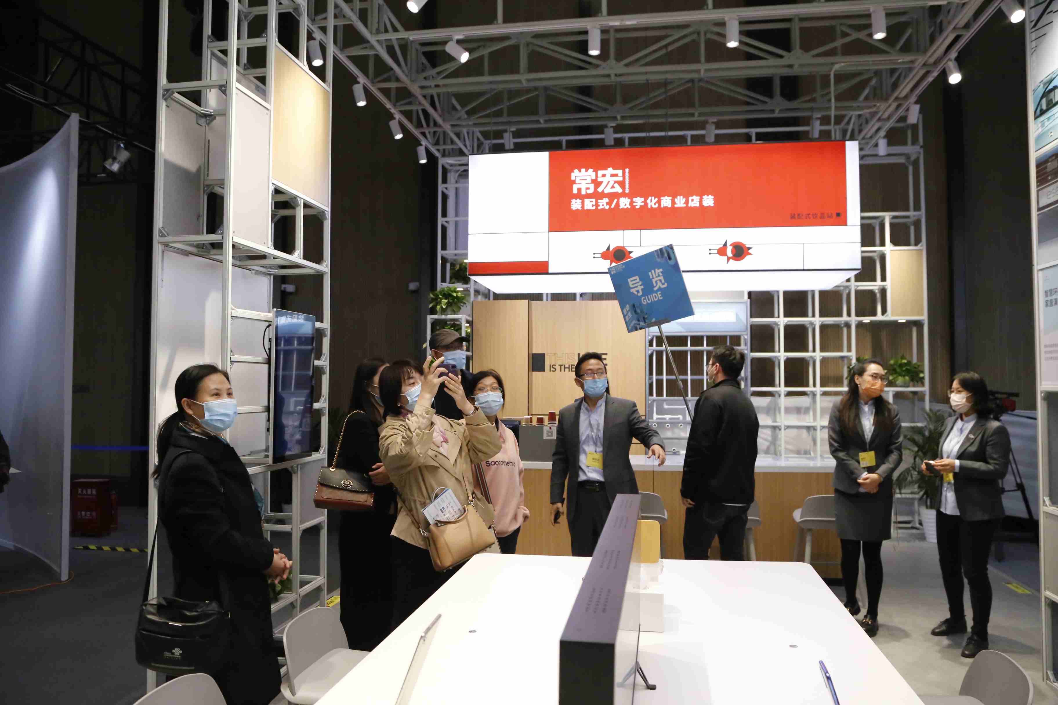 常宏聚焦“低碳、裝配式、數(shù)字化店裝”展出商業(yè)店裝系統(tǒng)集成