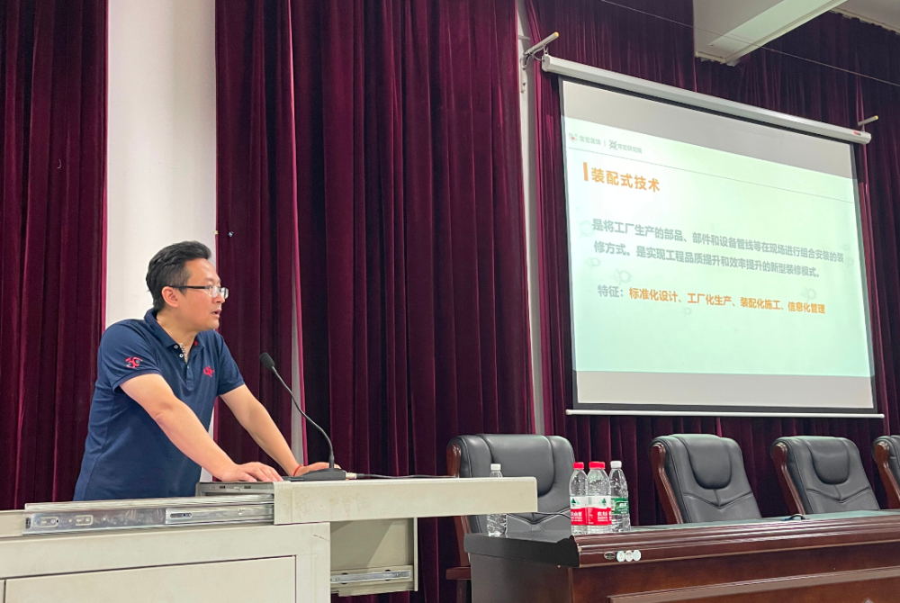 常宏副總工程師吳歆威參加湖南交通職業(yè)技術(shù)學院宣講會