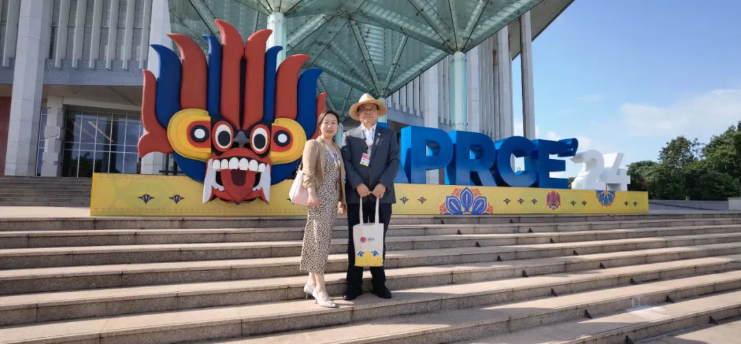 常宏集團(tuán)董事總經(jīng)理王躍、常宏進(jìn)出口貿(mào)易有限公司執(zhí)行總經(jīng)理李華隨中國(guó)代表團(tuán)赴斯里蘭卡參加第二十一屆亞太零售商大會(huì)暨展會(huì)